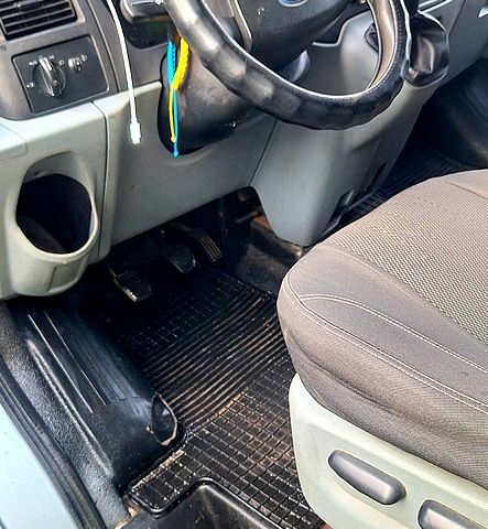 Серый Форд Транзит, объемом двигателя 2.2 л и пробегом 460 тыс. км за 5100 $, фото 4 на Automoto.ua