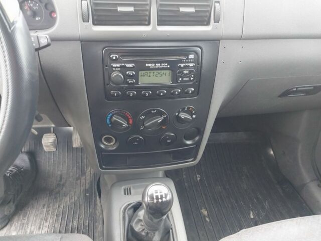 Серый Форд Транзит, объемом двигателя 1.8 л и пробегом 230 тыс. км за 3500 $, фото 10 на Automoto.ua