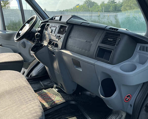 Серый Форд Транзит, объемом двигателя 2.2 л и пробегом 322 тыс. км за 9300 $, фото 1 на Automoto.ua