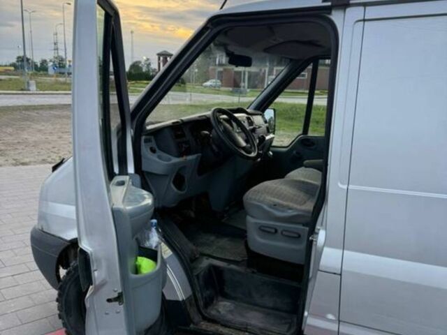 Серый Форд Транзит, объемом двигателя 2.4 л и пробегом 250 тыс. км за 5881 $, фото 3 на Automoto.ua