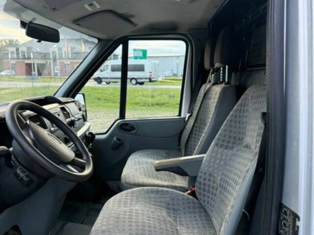 Серый Форд Транзит, объемом двигателя 2.4 л и пробегом 250 тыс. км за 5881 $, фото 4 на Automoto.ua