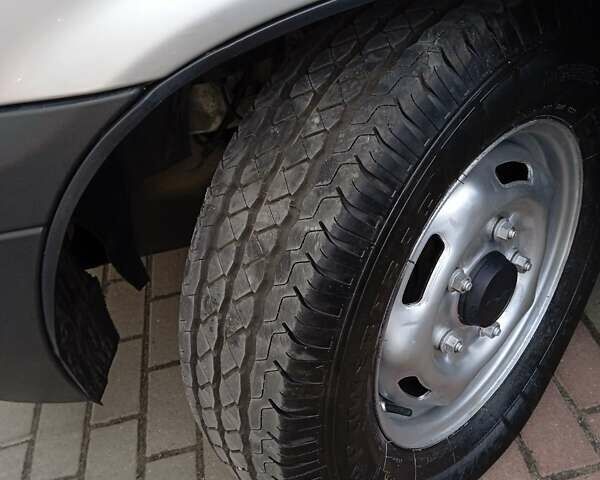 Серый Форд Транзит, объемом двигателя 2.2 л и пробегом 310 тыс. км за 9500 $, фото 6 на Automoto.ua