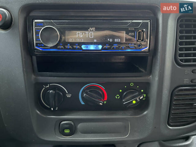 Сірий Форд Транзит, об'ємом двигуна 2 л та пробігом 370 тис. км за 5700 $, фото 11 на Automoto.ua