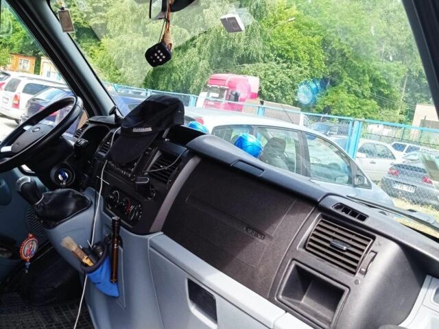 Сірий Форд Транзит, об'ємом двигуна 2.2 л та пробігом 181 тис. км за 8200 $, фото 3 на Automoto.ua
