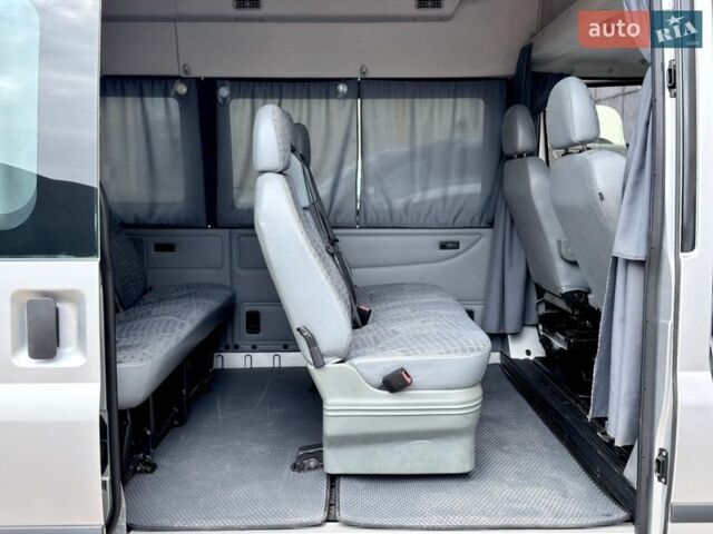 Серый Форд Транзит, объемом двигателя 2.2 л и пробегом 186 тыс. км за 15699 $, фото 10 на Automoto.ua