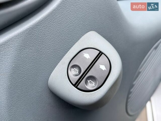 Серый Форд Транзит, объемом двигателя 2.2 л и пробегом 186 тыс. км за 15699 $, фото 7 на Automoto.ua