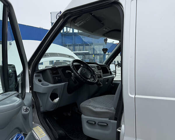 Серый Форд Транзит, объемом двигателя 2.2 л и пробегом 308 тыс. км за 8900 $, фото 4 на Automoto.ua