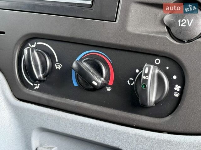 Серый Форд Транзит, объемом двигателя 2.2 л и пробегом 186 тыс. км за 15699 $, фото 18 на Automoto.ua