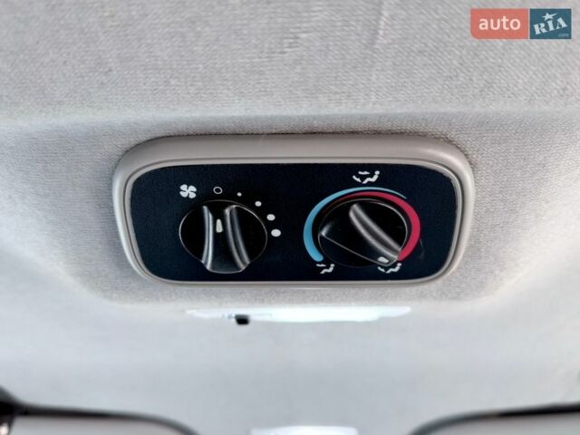 Серый Форд Транзит, объемом двигателя 2.2 л и пробегом 186 тыс. км за 15699 $, фото 19 на Automoto.ua