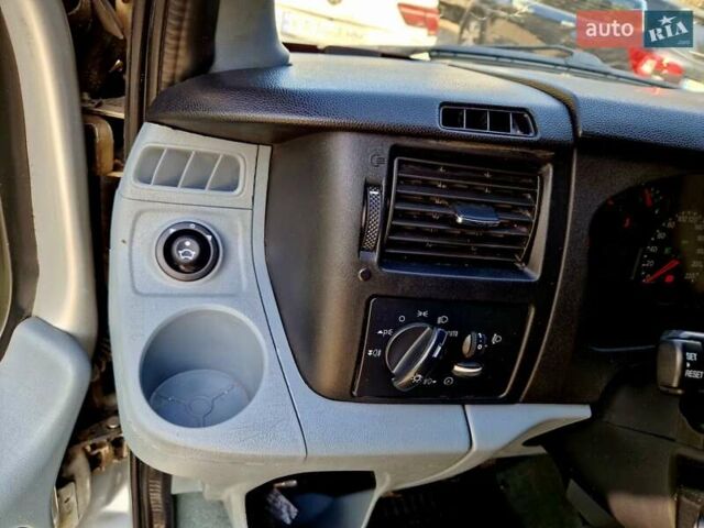 Сірий Форд Транзит, об'ємом двигуна 2.2 л та пробігом 228 тис. км за 11500 $, фото 30 на Automoto.ua