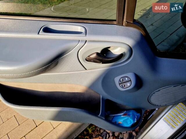 Сірий Форд Транзит, об'ємом двигуна 2.2 л та пробігом 228 тис. км за 11500 $, фото 31 на Automoto.ua