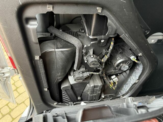 Серый Форд Транзит, объемом двигателя 2 л и пробегом 200 тыс. км за 25500 $, фото 19 на Automoto.ua