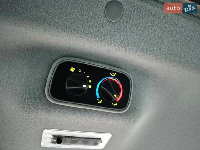 Сірий Форд Транзит, об'ємом двигуна 2.2 л та пробігом 270 тис. км за 13250 $, фото 28 на Automoto.ua