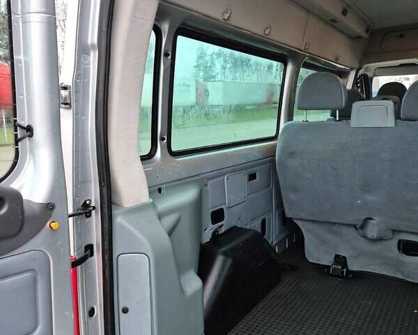 Сірий Форд Транзит, об'ємом двигуна 2.2 л та пробігом 270 тис. км за 13250 $, фото 36 на Automoto.ua