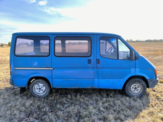 Синій Форд Транзит, об'ємом двигуна 2.5 л та пробігом 130 тис. км за 1100 $, фото 3 на Automoto.ua