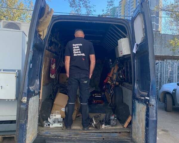 Синий Форд Транзит, объемом двигателя 2 л и пробегом 570 тыс. км за 2550 $, фото 7 на Automoto.ua