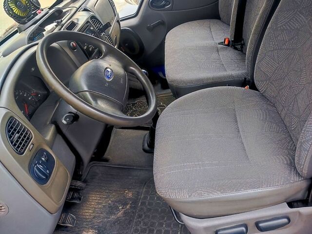 Синій Форд Транзит, об'ємом двигуна 20 л та пробігом 259 тис. км за 5400 $, фото 4 на Automoto.ua