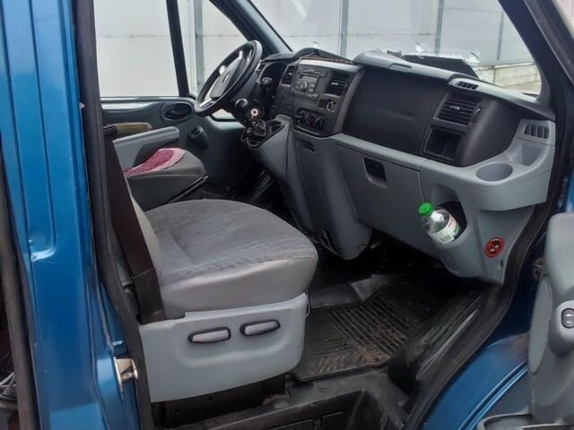 Синій Форд Транзит, об'ємом двигуна 3.2 л та пробігом 787 тис. км за 12000 $, фото 5 на Automoto.ua