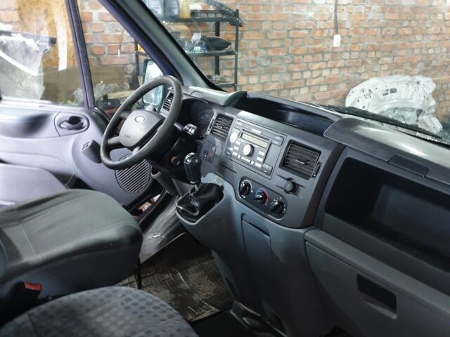 Синий Форд Транзит, объемом двигателя 2.2 л и пробегом 136 тыс. км за 3400 $, фото 5 на Automoto.ua