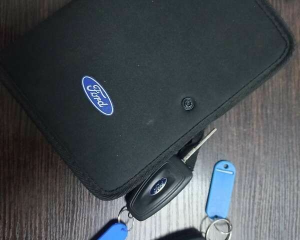 Синий Форд Транзит, объемом двигателя 2.2 л и пробегом 255 тыс. км за 12000 $, фото 9 на Automoto.ua