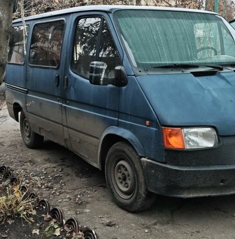 Синий Форд Транзит, объемом двигателя 2 л и пробегом 300 тыс. км за 831 $, фото 1 на Automoto.ua