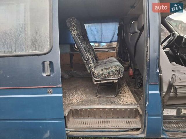Синій Форд Транзит, об'ємом двигуна 2.5 л та пробігом 230 тис. км за 2600 $, фото 5 на Automoto.ua