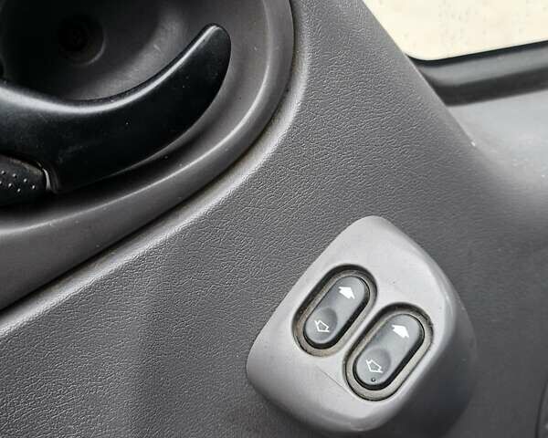 Синий Форд Транзит, объемом двигателя 1.99 л и пробегом 400 тыс. км за 3200 $, фото 3 на Automoto.ua