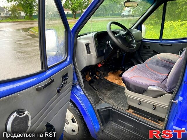 Синий Форд Транзит, объемом двигателя 2.5 л и пробегом 325 тыс. км за 2450 $, фото 5 на Automoto.ua