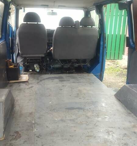 Синий Форд Транзит, объемом двигателя 2.5 л и пробегом 412 тыс. км за 1600 $, фото 5 на Automoto.ua