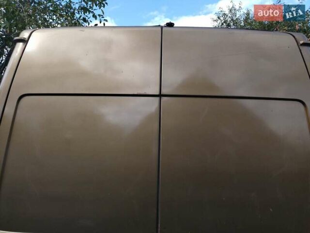 Зелений Форд Транзит, об'ємом двигуна 2 л та пробігом 311 тис. км за 4700 $, фото 1 на Automoto.ua
