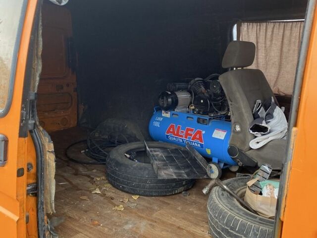 Помаранчевий Форд Транзит, об'ємом двигуна 2.5 л та пробігом 350 тис. км за 1920 $, фото 3 на Automoto.ua