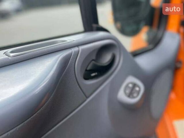 Помаранчевий Форд Транзит, об'ємом двигуна 2.2 л та пробігом 270 тис. км за 13200 $, фото 6 на Automoto.ua