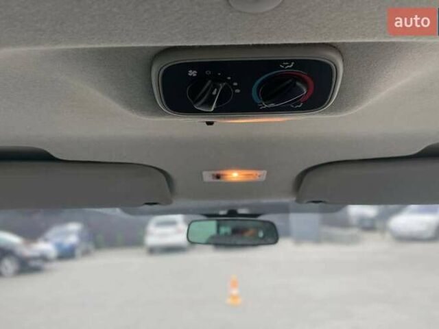 Помаранчевий Форд Транзит, об'ємом двигуна 2.2 л та пробігом 270 тис. км за 13200 $, фото 11 на Automoto.ua