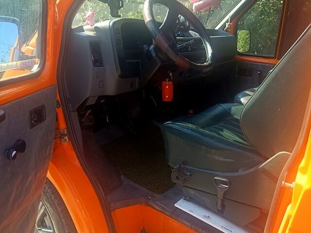 Оранжевый Форд Транзит, объемом двигателя 2 л и пробегом 150 тыс. км за 2200 $, фото 2 на Automoto.ua