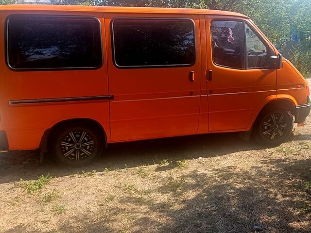 Оранжевый Форд Транзит, объемом двигателя 2 л и пробегом 150 тыс. км за 2200 $, фото 8 на Automoto.ua