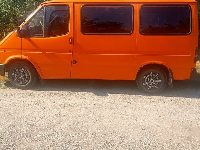 Оранжевый Форд Транзит, объемом двигателя 2 л и пробегом 150 тыс. км за 2200 $, фото 3 на Automoto.ua