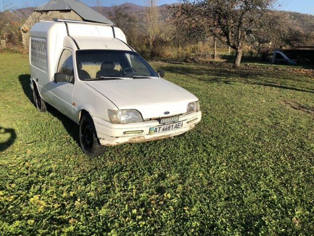 Белый Форд Виндстар, объемом двигателя 1.8 л и пробегом 350 тыс. км за 750 $, фото 1 на Automoto.ua