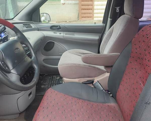 Фиолетовый Форд Виндстар, объемом двигателя 3 л и пробегом 207 тыс. км за 2500 $, фото 1 на Automoto.ua