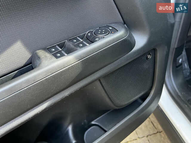 Белый Форд Bronco Sport, объемом двигателя 2 л и пробегом 158 тыс. км за 28800 $, фото 14 на Automoto.ua