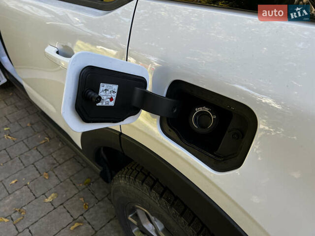 Белый Форд Bronco Sport, объемом двигателя 2 л и пробегом 158 тыс. км за 28800 $, фото 13 на Automoto.ua