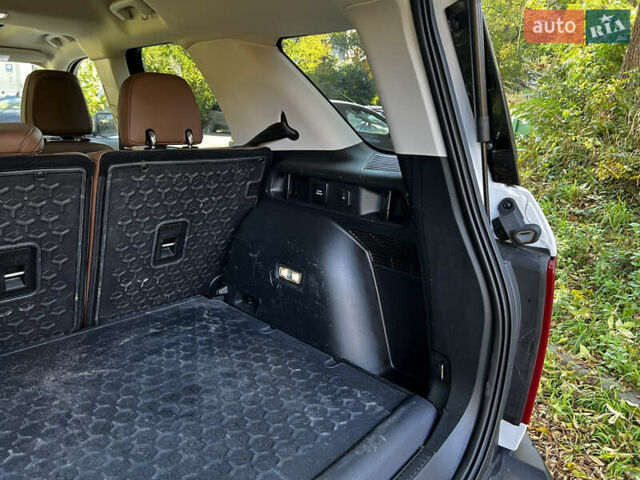 Белый Форд Bronco Sport, объемом двигателя 2 л и пробегом 158 тыс. км за 28800 $, фото 4 на Automoto.ua