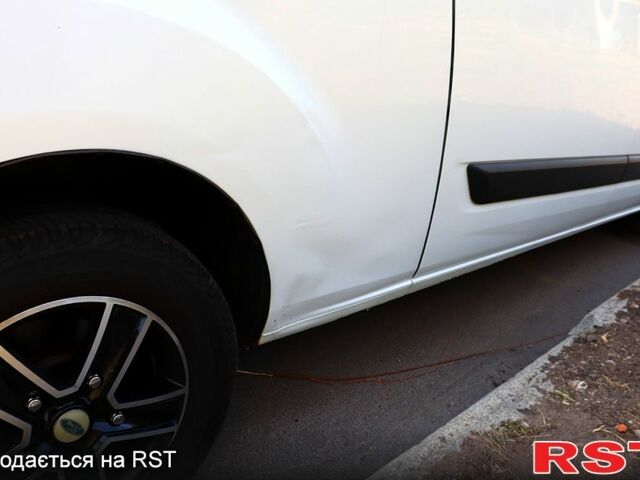 Белый Форд Custom, объемом двигателя 22 л и пробегом 416 тыс. км за 11000 $, фото 5 на Automoto.ua
