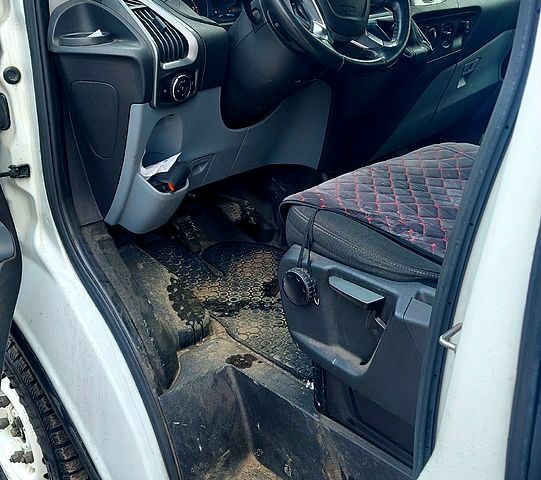 Белый Форд Custom, объемом двигателя 2 л и пробегом 160 тыс. км за 12000 $, фото 5 на Automoto.ua