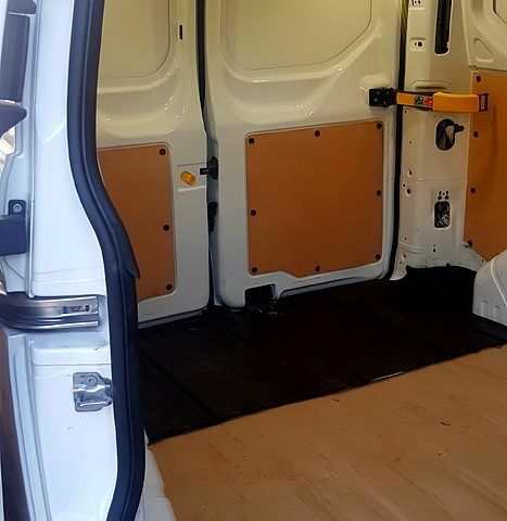 Белый Форд Custom, объемом двигателя 2 л и пробегом 295 тыс. км за 13500 $, фото 2 на Automoto.ua