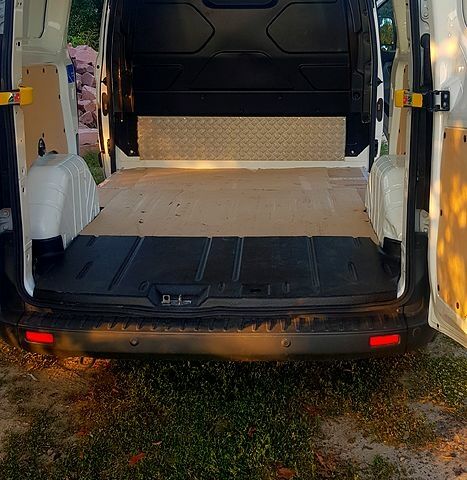 Белый Форд Custom, объемом двигателя 2 л и пробегом 295 тыс. км за 13500 $, фото 3 на Automoto.ua