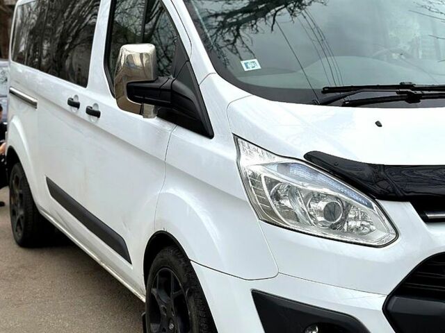Белый Форд Custom, объемом двигателя 2.2 л и пробегом 403 тыс. км за 12000 $, фото 1 на Automoto.ua