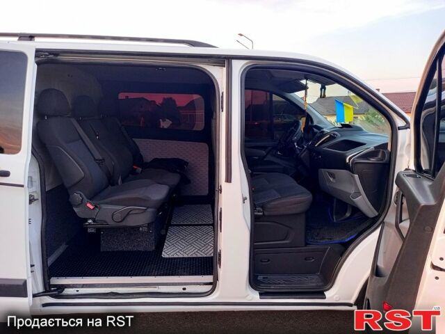 Белый Форд Custom, объемом двигателя 2.2 л и пробегом 375 тыс. км за 12700 $, фото 3 на Automoto.ua