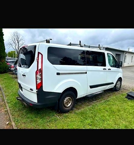 Белый Форд Custom, объемом двигателя 2 л и пробегом 208 тыс. км за 16480 $, фото 3 на Automoto.ua