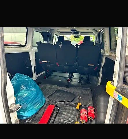 Белый Форд Custom, объемом двигателя 2 л и пробегом 208 тыс. км за 16480 $, фото 5 на Automoto.ua