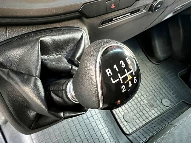 Белый Форд Custom, объемом двигателя 2 л и пробегом 94 тыс. км за 26500 $, фото 9 на Automoto.ua